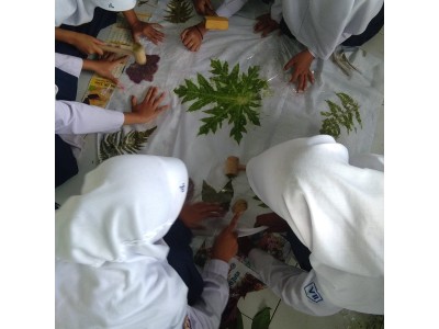 Kegiatan Ekoprint dan Membatik SMP Karya Bakti Jatilawang