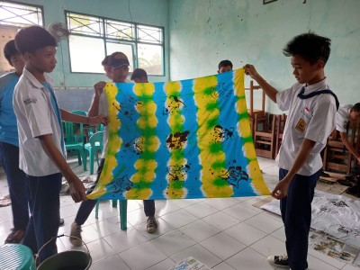 Kegiatan Ekoprint dan Membatik SMP Karya Bakti Jatilawang