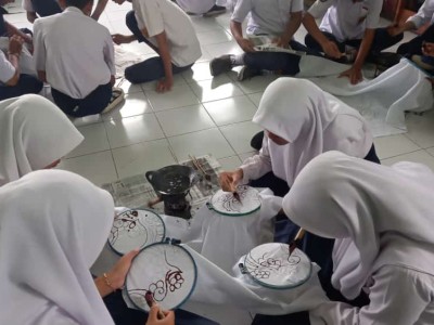 Kegiatan Ekoprint dan Membatik SMP Karya Bakti Jatilawang
